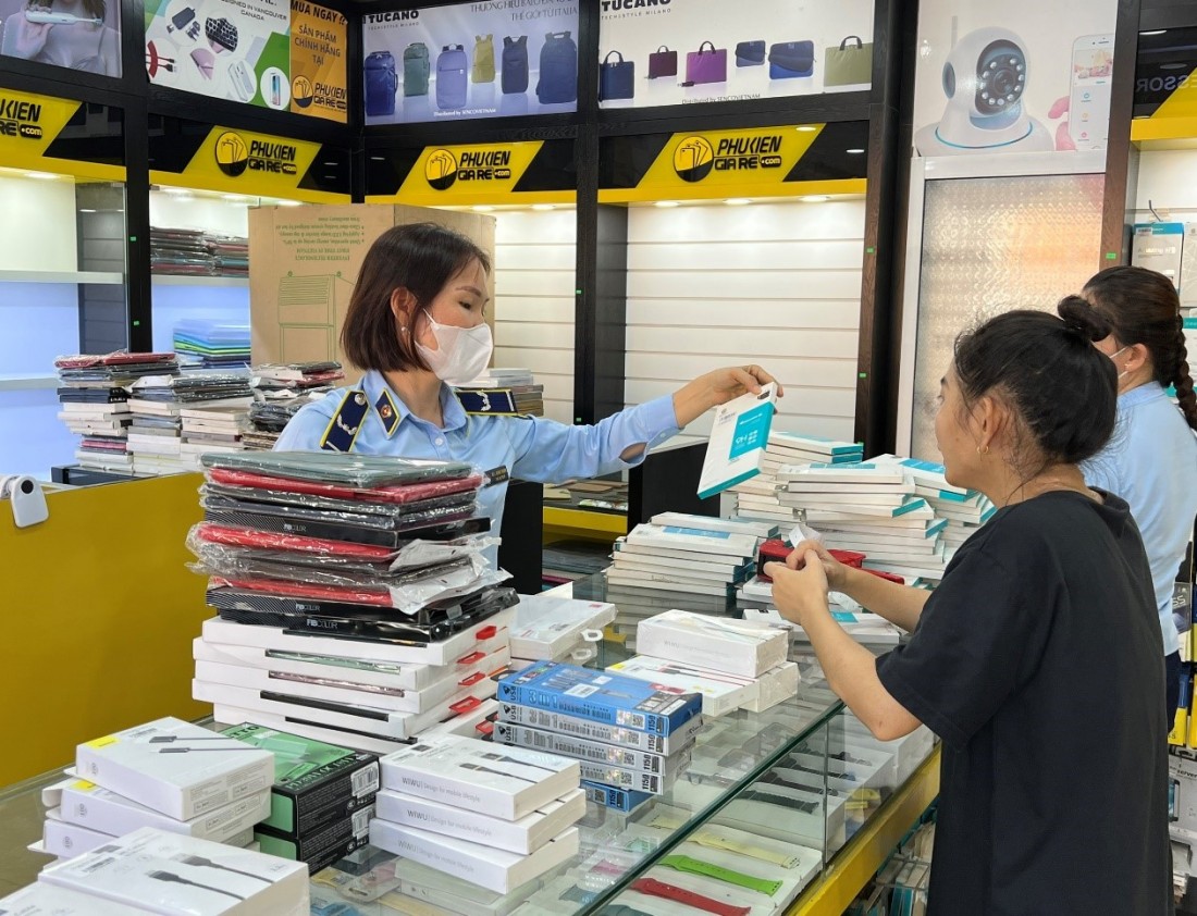 Bình Thuận: Thu giữ hàng nghìn sản phẩm phụ kiện điện thoại nhập lậu