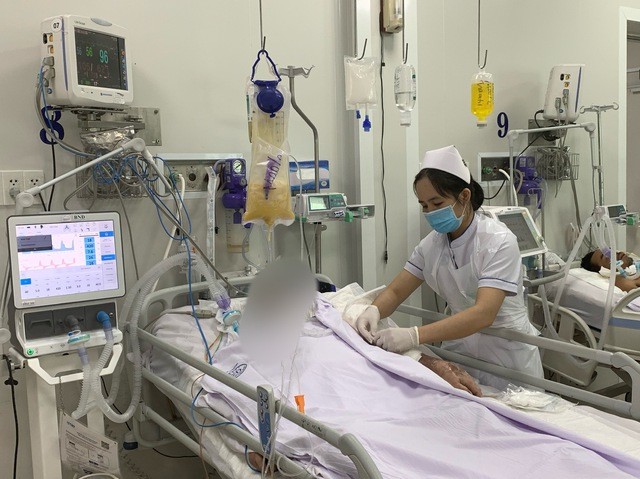 Bệnh nhân bị ngộ độc botulinum ở bệnh viện Chợ Rẫy. Ảnh: BVCC