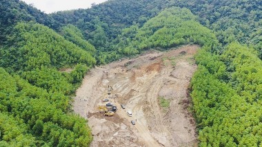 Tin bất động sản ngày 7/6: Làm rõ việc giải phóng đất rừng làm đường công vụ thi công cao tốc