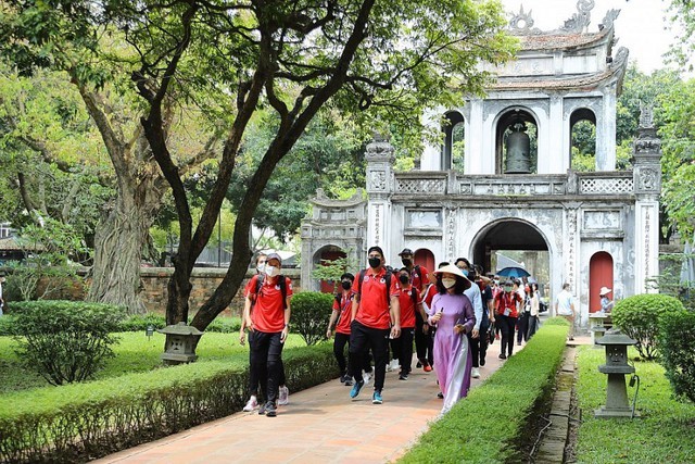 6 tháng đầu năm, khách du lịch đến Hà Nội tăng 42%. Ảnh: Báo Chính phủ