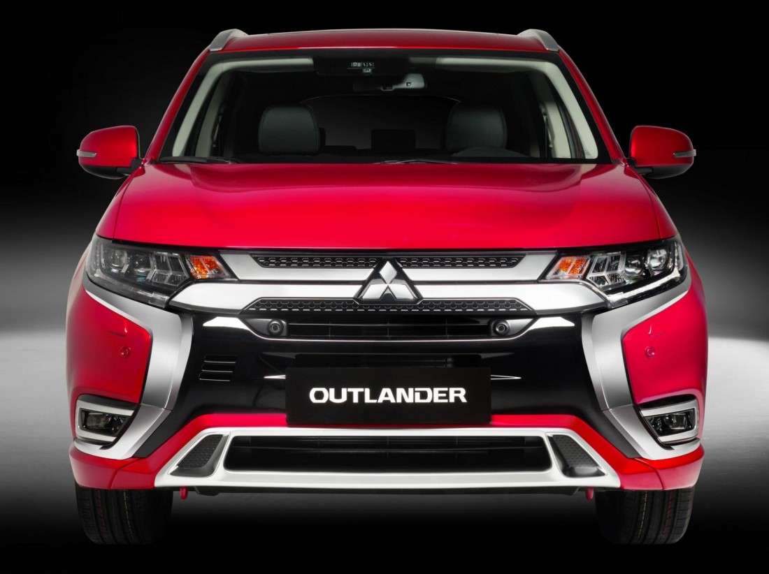 Bảng giá xe Mitsubishi Outlander mới nhất tháng 7/2023: Giá lăn bánh và thông số kĩ thuật kèm ưu đãi