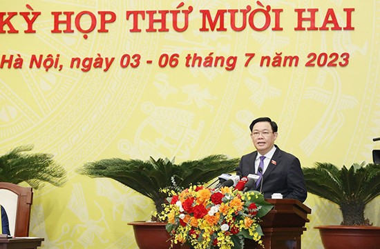 Chủ tịch Quốc hội Vương Đình Huệ phát biểu chỉ đạo tại kỳ họp. HĐND Hà Nội