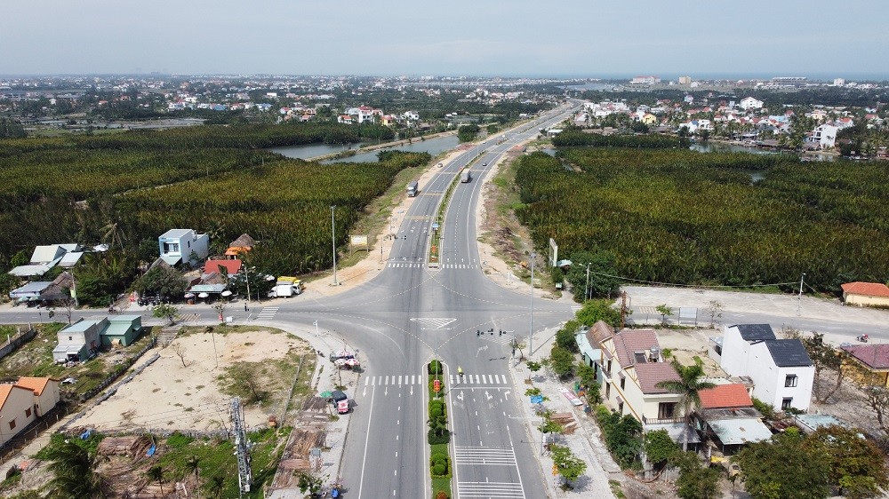 Tuyến đường ven biển nối tỉnh Quảng Nam với Thành phố Đà Nẵng. Ảnh: Báo Đầu tư