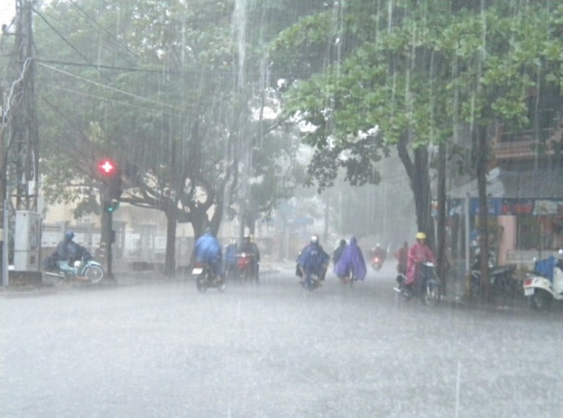 Dự báo thời tiết 3/8: Hà Nội vẫn rải rác mưa dông