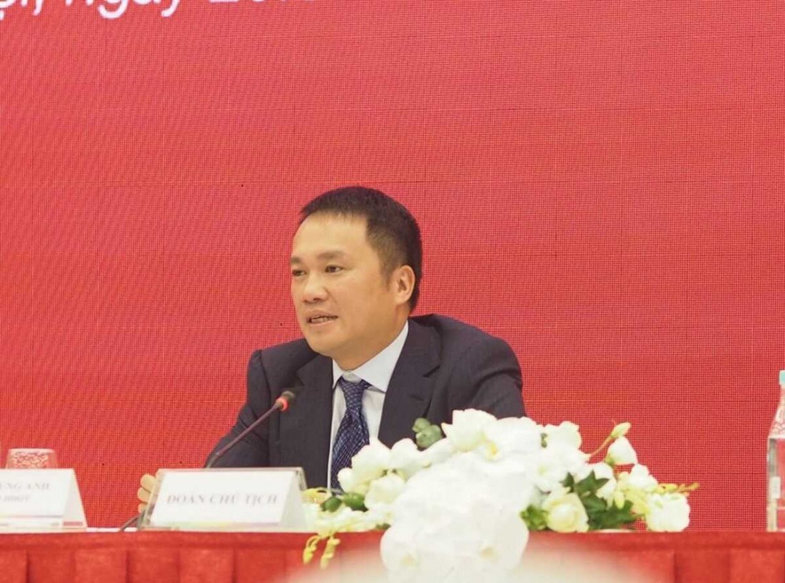 Ông Hồ Hùng Anh, Chủ tịch HĐQT đang nắm giữ hơn 39,3 triệu cổ phiếu của Techcombank với tỉ lệ 1,11%.