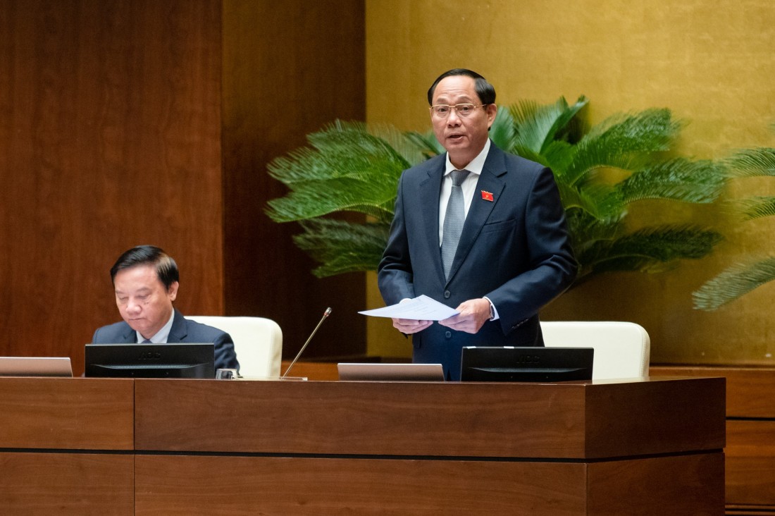 Phát biểu điều hành nội dung thảo luận, Phó Chủ tịch Quốc hội Trần Quang Phương cho biết, tại Kỳ họp thứ 5, Quốc hội khóa XV, các vị đại biểu Quốc hội (ĐBQH) đã thảo luận tại Tổ và Hội trường về dự án Luật Căn cước. Đã có 151 lượt ý kiến đại biểu Quốc hội