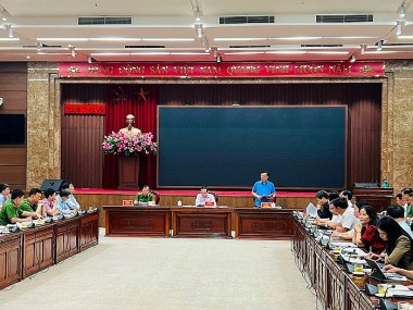 Bí thư Thành ủy Đinh Tiến Dũng và Phó Thủ tướng Chính phủ Trần Lưu Quang chủ trì làm việc về vụ cháy chung cư tại quận Thanh Xuân