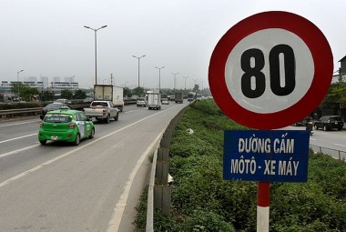 Hà Nội: Hơn 880 xe ô tô kinh doanh vi phạm tốc độ bị thu hồi phù hiệu