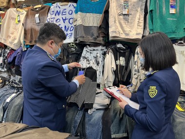 Hà Nội: Thu giữ hàng nghìn sản phẩm tại chợ Ninh Hiệp - tụ điểm nóng về hàng giả