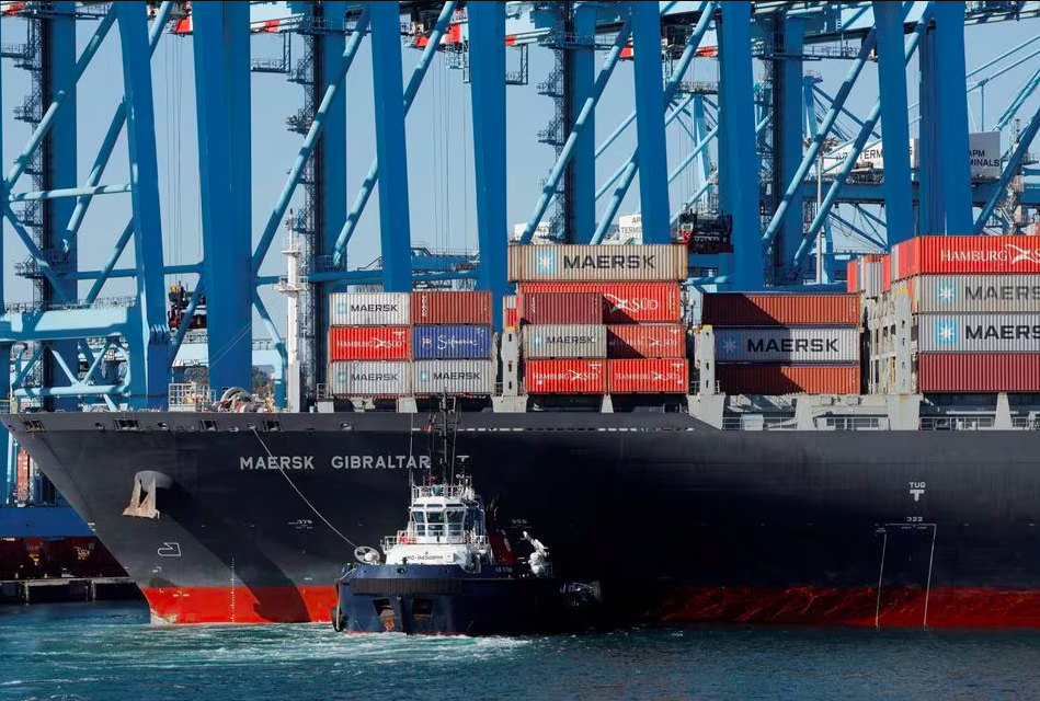 Giá cước vận tải container tăng vọt theo căng thẳng ở Biển Đỏ, lo ngại lạm phát toàn cầu mới
