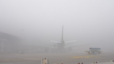 Sương mù dày đặc nhiều chuyến bay không thể cất và hạ cánh ở sân bay Nội Bài