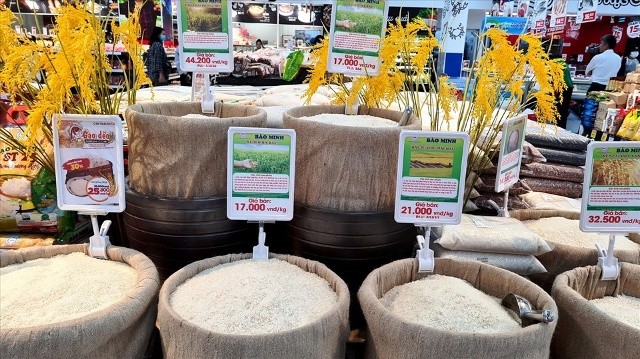 Giá gạo Việt Nam giảm mạnh nhường vị trí ngôi vương cho Pakistan