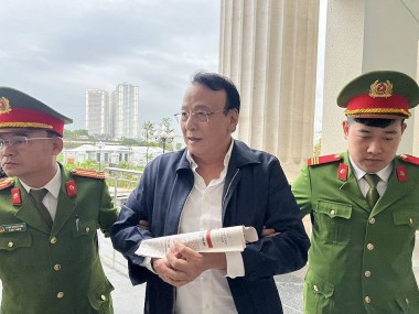 Xét xử vụ lừa đảo 8.600 tỷ đồng của cha con Chủ tịch Tân Hoàng Minh