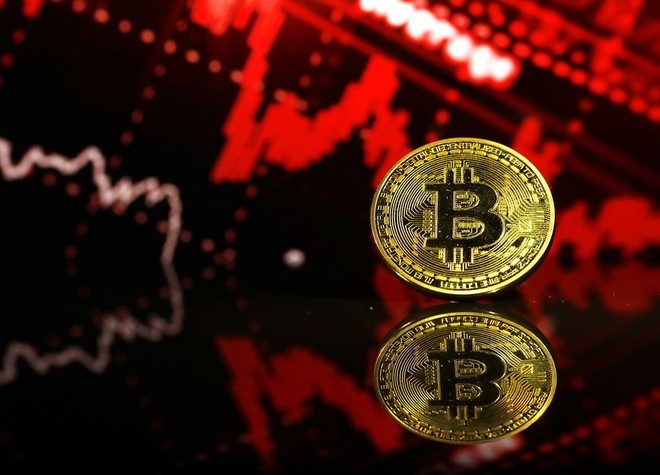 Bitcoin gặp áp lực bán tháo sau khi đạt đỉnh lịch sử, thị trường tiền điện tử mất 400 tỷ USD giá trị