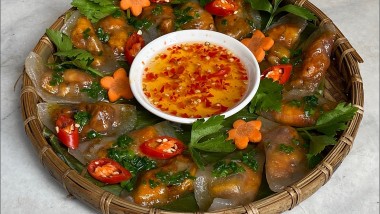 Bánh bột lọc của Việt Nam lọt top những loại bánh ngon nhất thế giới, bún riêu là món ăn hấp dẫn hội tụ đầy đủ hương vị