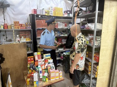 Hơn 2.000 sản phẩm thuốc tân dược nhập lậu tại Chợ Trung tâm Móng Cái