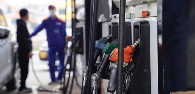 Giá dầu thô suy yếu nhẹ trước áp lực vĩ mô
