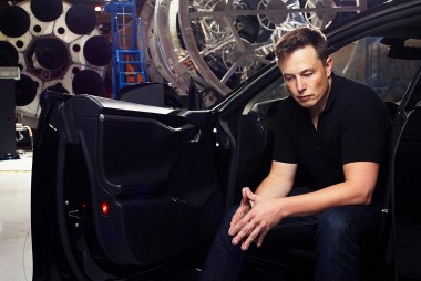 Tỷ phú Elon Musk viết 'tâm thư' sa thải hơn 10% nhân sự, điều gì đang xảy ra với Tesla?