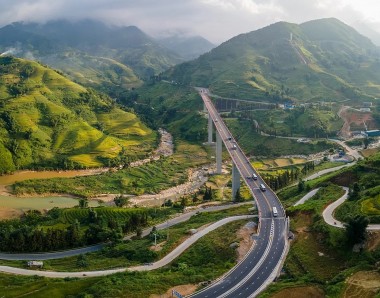 Áp mức giá vé mới đường nối cao tốc Nội Bài - Lào Cai đến Sa Pa