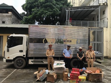 Quảng Ninh: Thu giữ gần 3.500 sản phẩm thực phẩm, mỹ phẩm nhập lậu