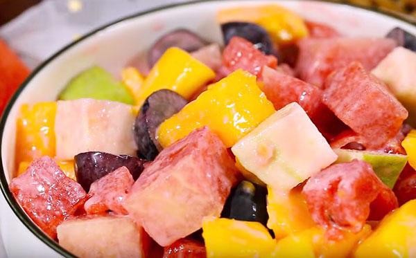 Hoa quả dầm Việt Nam trong top 17 món salad trái cây ngon nhất thế giới