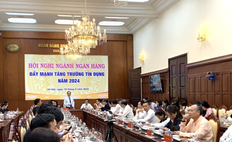 Hội nghị trực tuyến toàn ngành về giải pháp đẩy mạnh tăng trưởng tín dụng năm 2024 - Ảnh: VGP/HT