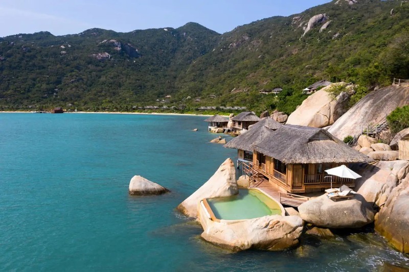 Ông chủ resort Six Senses Ninh Van Bay giải trình gì khi cổ phiếu tím trần liên tiếp