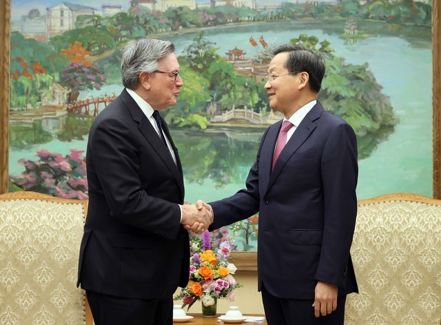 Phó Thủ tướng Lê Minh Khái đã tiếp ngài Jose Vinals, Chủ tịch Tập đoàn Standard Chartered. Ảnh VGP