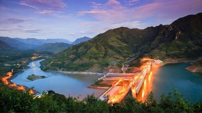 Sẽ có khu du lịch nghỉ dưỡng cao cấp tại hồ thủy điện Sơn La, dự kiến thu gần 7.000 tỷ đồng thời gian tới. (Ảnh: Internet)