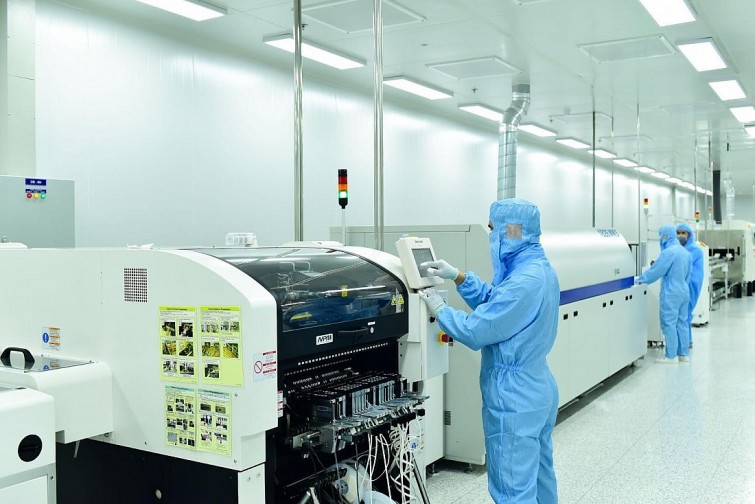 Dây chuyền hiện đại bên trong nhà máy sản xuất của Unicloud tại khu công nghệ cao, TP.HCM.