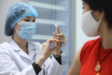 Bản tin COVID-19 sáng 26/3: Đề nghị thử nghiệm tiêm vaccine COVID-19 do Việt Nam sản xuất cho mũi nhắc lại