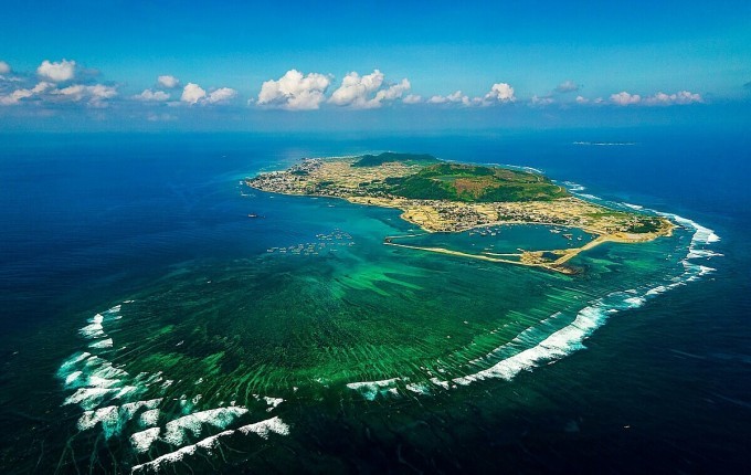 Đảo Lý Sơn rộng 1.000 ha, cách đất liền 15 hải lý. Ảnh: Alex Cao