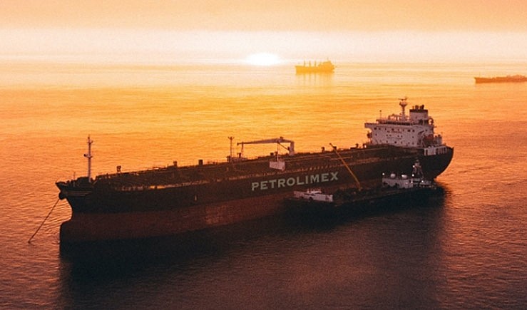 Công ty Cổ phần Vận tải Xăng dầu đường thủy Petrolimex bị xử phạt do vi phạm hành chính trong lĩnh vực chứng khoán. 