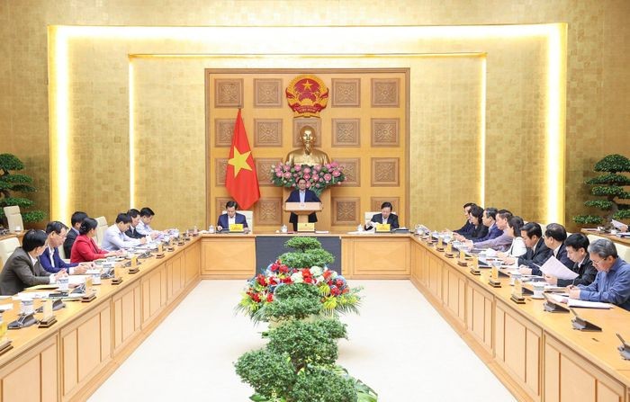 Thủ tướng Phạm Minh Chính họp với các bộ, ngành, địa phương để triển khai phương án đầu tư xây dựng một số tuyến đường cao tốc, sáng 12-3-2023. Ảnh: VIẾT CHUNG