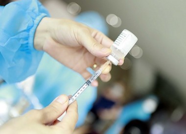 Bản tin COVID-19 sáng 6/4: Khẩn trương tiêm vaccine cho trẻ từ 5-11 tuổi, sẵn sàng ứng phó với các làn sóng dịch có thể xảy ra