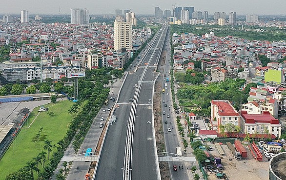Cầu cạn Mai Dịch - Nam Thăng Long trước ngày thông xe. Ảnh Tuổi trẻ