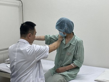 Người phụ nữ Hà Nội suýt mất ngực vì tiêm chất lạ tại Spa