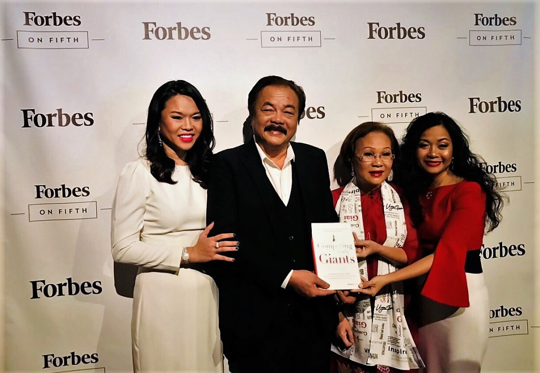 Gia đình Dr Thanh tại buổi ra mắt sách ‘Competing with Giants’