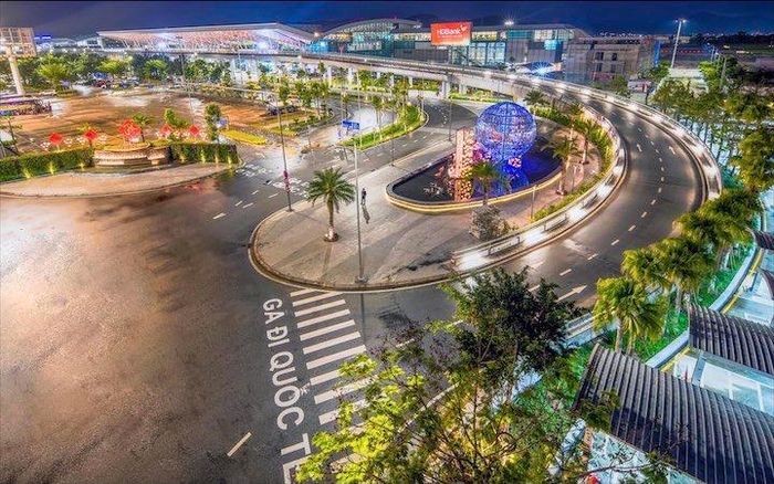 Ga quốc tế sân bay Đà Nẵng chính thức trở thành nhà ga đầu tiên và duy nhất tại Việt Nam được tổ chức SkyTrax xếp hạng 4 sao, vào ngày 22/3/2023.