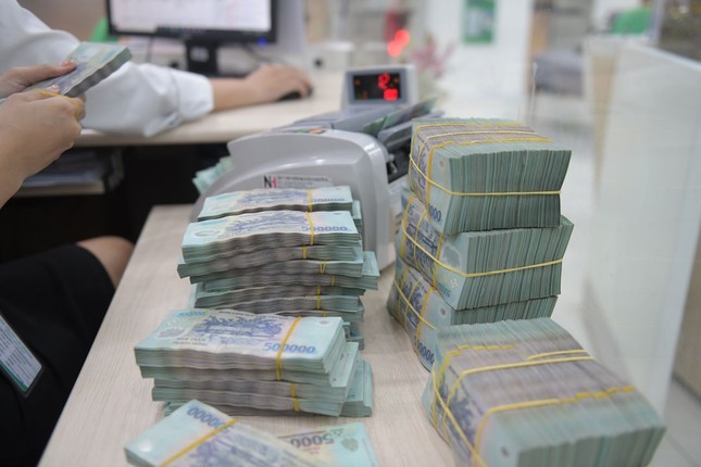Ngân hàng được dừng giao dịch nghi ngờ nguồn tiền không hợp pháp Ảnh minh họa: Tiền Phong