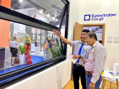 Tích hợp công nghệ cao - Cửa và vách kính Eurowindow 'hút khách' tại Vietbuild HCM 2022