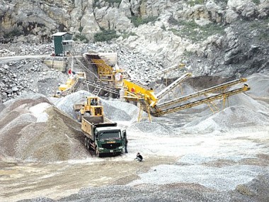 Bộ Tài chính đề nghị tăng 150% phí bảo vệ môi trường đối với khai thác khoáng sản làm vật liệu xây dựng