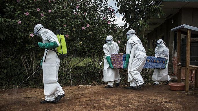 Nhân viên y tế làm việc trong một đợt bùng phát Ebola ở Congo - Ảnh: WHO