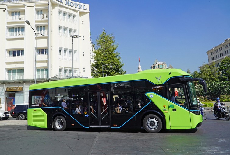 TP.HCM đề xuất sử dụng xe buýt điện cho tuyến BRT đầu tiên. Ảnh: Vinfast