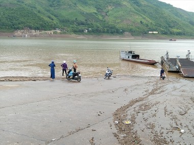 Bộ Giao thông vận tải chưa chấp nhận đề nghị xây cầu qua Sông Đà thay phà của Sơn La