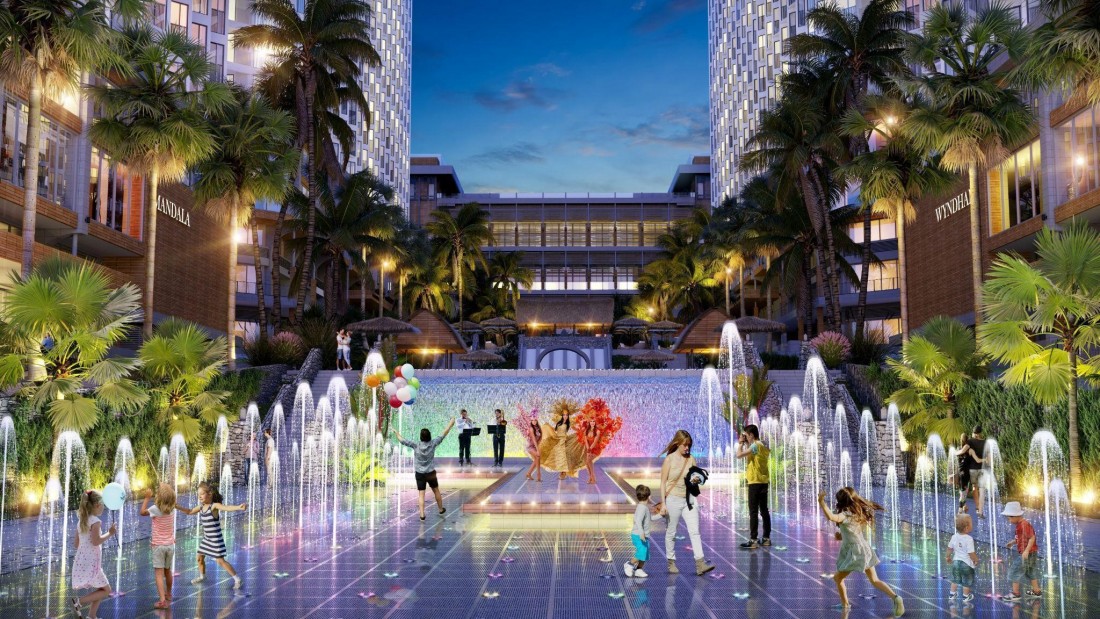 Quảng trường nước cùng hệ tiện ích nội khu mua sắm, nhà hàng, spa bao quanh đem đến trải nghiệm đa dạng cho du khách.