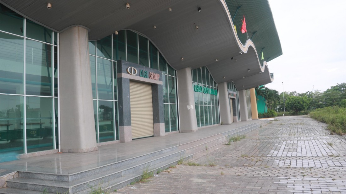 Bến xe khách liên tỉnh ở Đà Nẵng bị rao bán để thu hồi nợ. Ảnh: Tuổi Trẻ