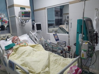 Truyền gần 20 lít máu để cứu sống bệnh nhân người Bỉ bị sốt rét ác tính
