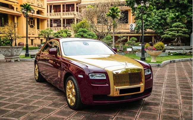 Siêu xe Rolls-Royce Ghost mạ vàng của ông Trịnh Văn Quyết được rao bán đấu giá lần thứ 4. 