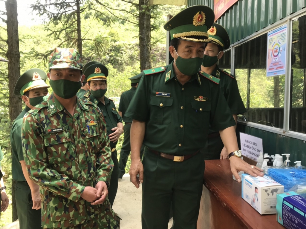 Bắt giữ 100 đối tượng nhập cảnh trái phép vào Việt Nam qua đường biên giới